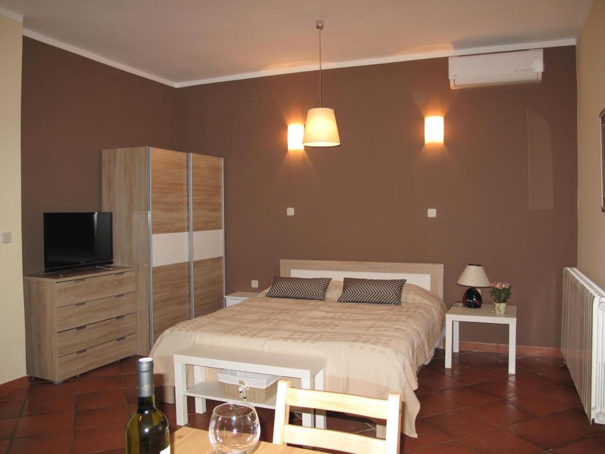 Apartmani Dubasnica Malinska Buitenkant foto