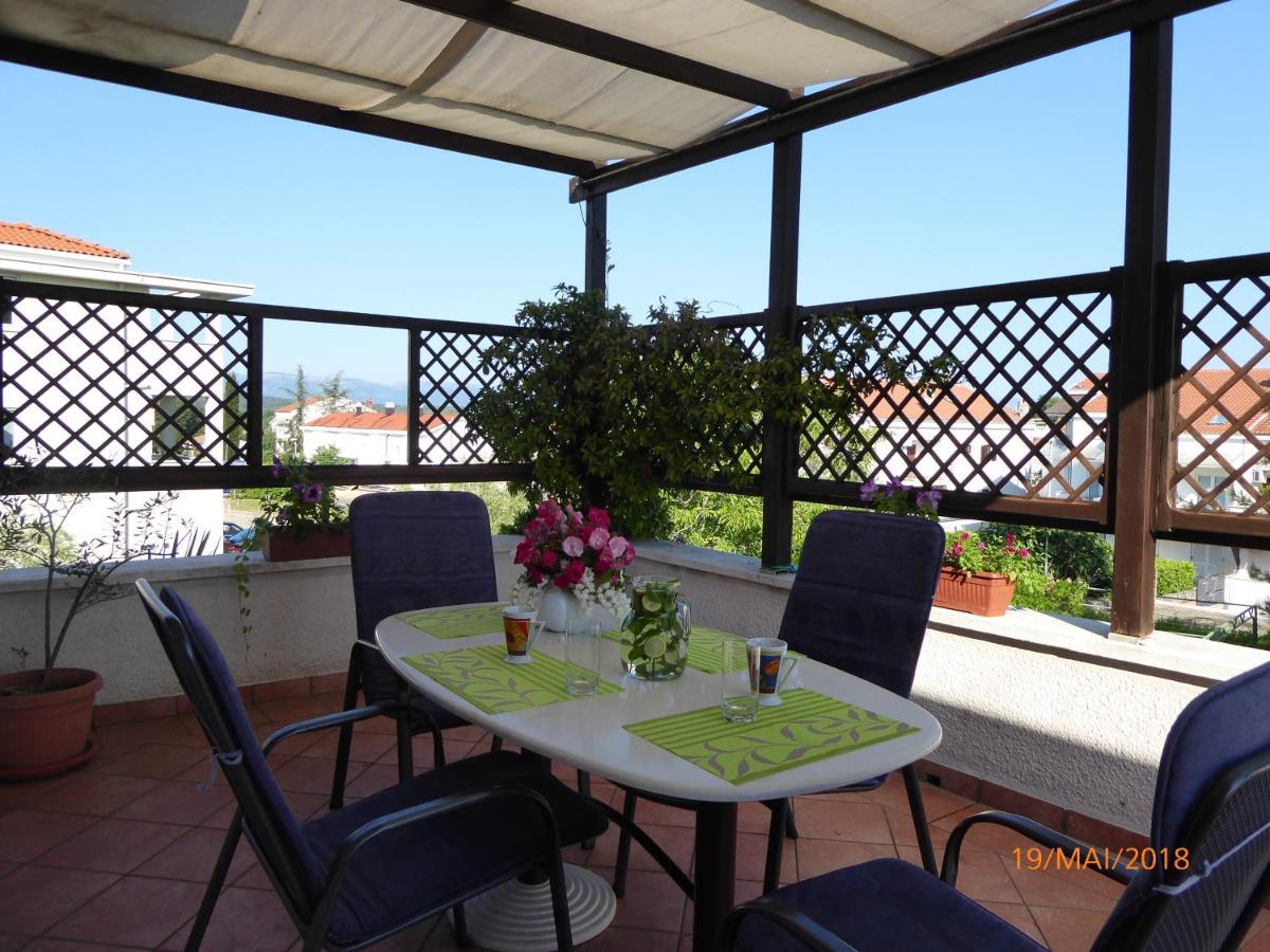Apartmani Dubasnica Malinska Buitenkant foto